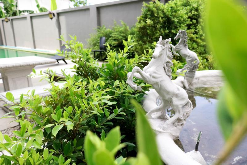 Roomquest Bangkok Sukhumvit 107 Samut Prakan Dış mekan fotoğraf