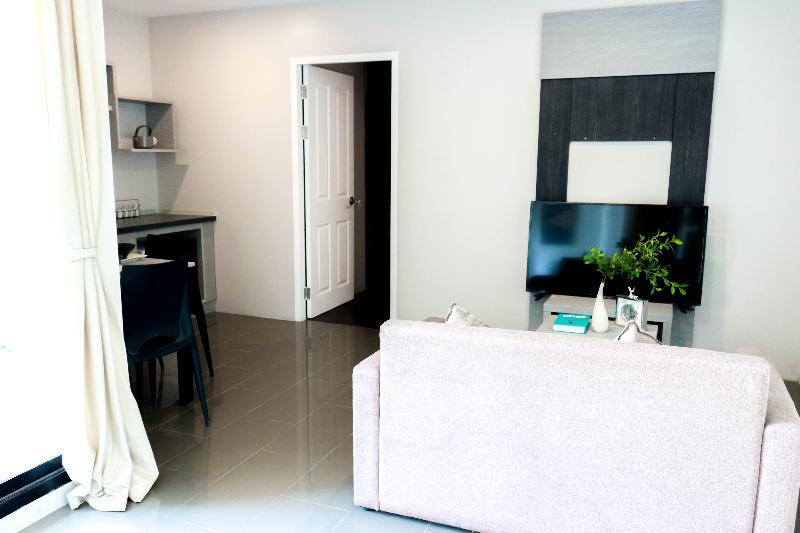 Roomquest Bangkok Sukhumvit 107 Samut Prakan Dış mekan fotoğraf